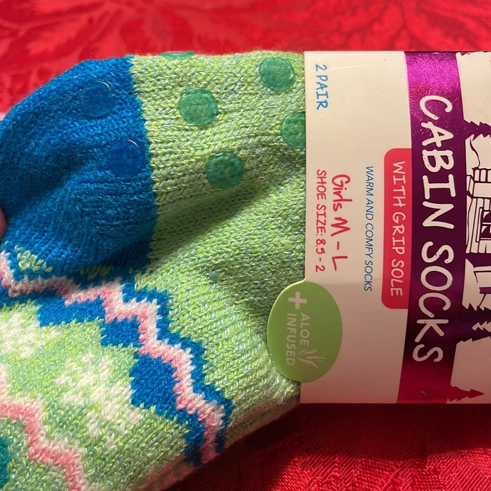 cozy comfy cabin socks with grip sole & aloe infused